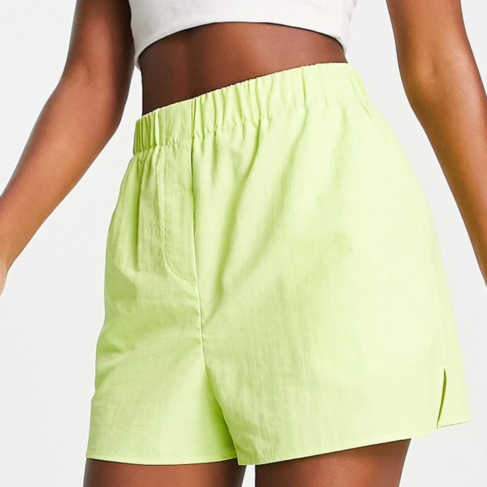 TOPSHOP Women’s pull on shorts, size 4